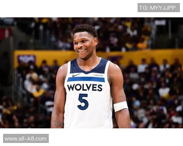 爱德华兹首节状态低迷5投0中仅得5分4篮板3助攻表现令人失望