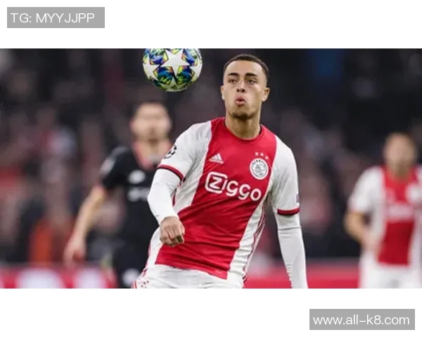 阿贾克斯与西蒙尼斯谈判进行中或将迎来新帅变动