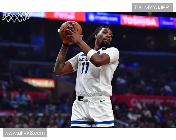 里德轻松砍下20分11篮板3助攻2抢断1盖帽展现全能表现